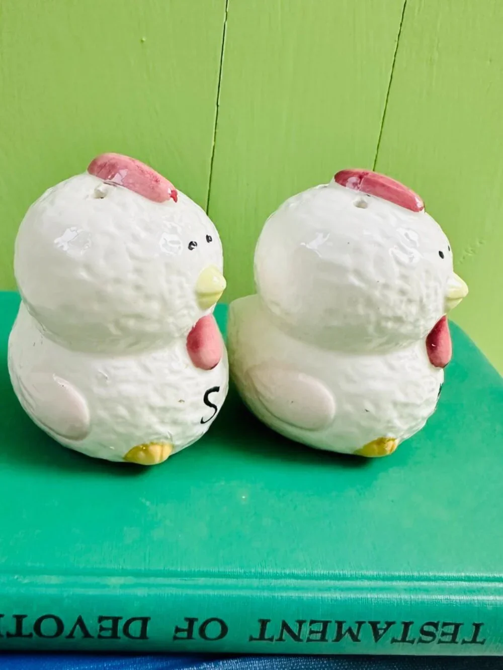 Vintage Chicken Salt and Pepper Shakers Set Ceramic Hen Rooster Kitchen Decor